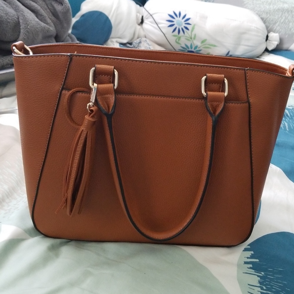 Tan leather medium large purse, NWOT